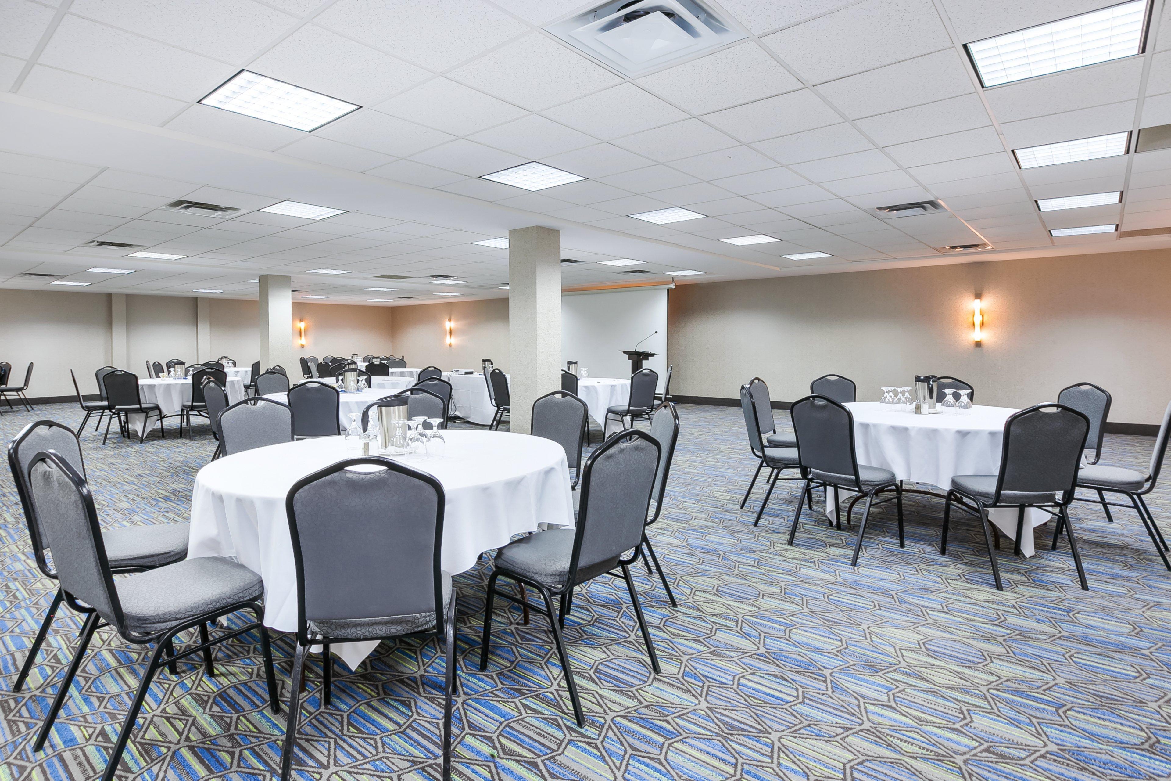 Holiday Inn Express Winnipeg Airport - Polo Park By Ihg Экстерьер фото
