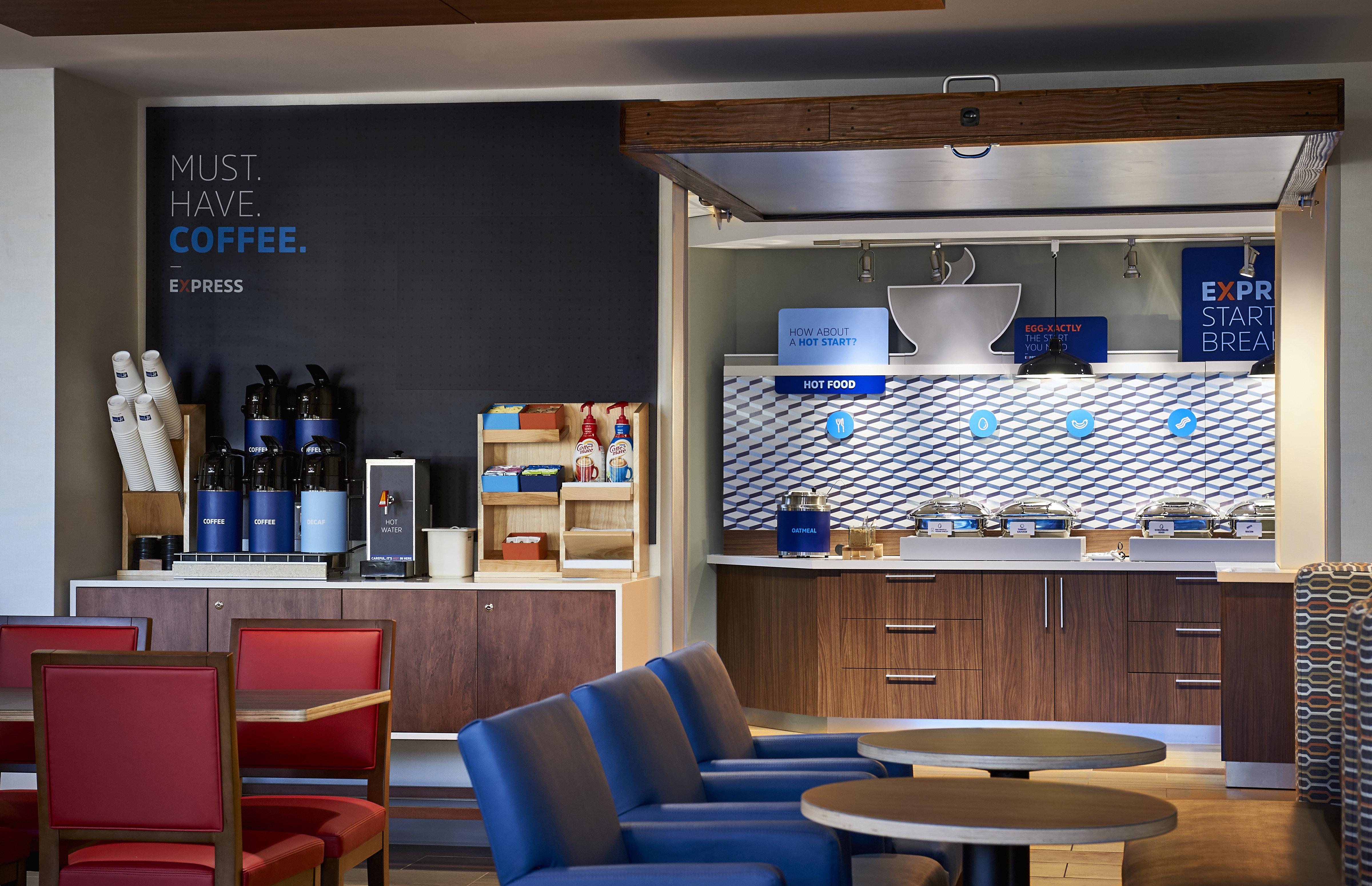 Holiday Inn Express Winnipeg Airport - Polo Park By Ihg Экстерьер фото