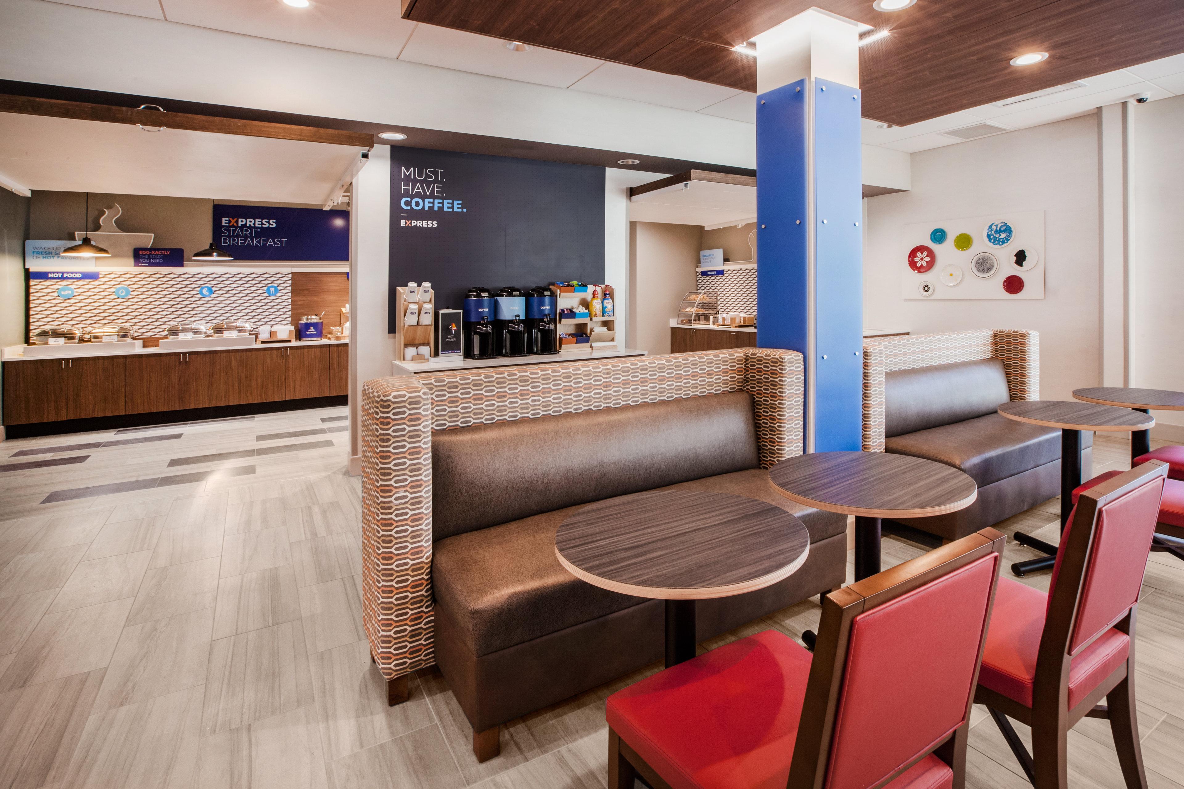 Holiday Inn Express Winnipeg Airport - Polo Park By Ihg Экстерьер фото
