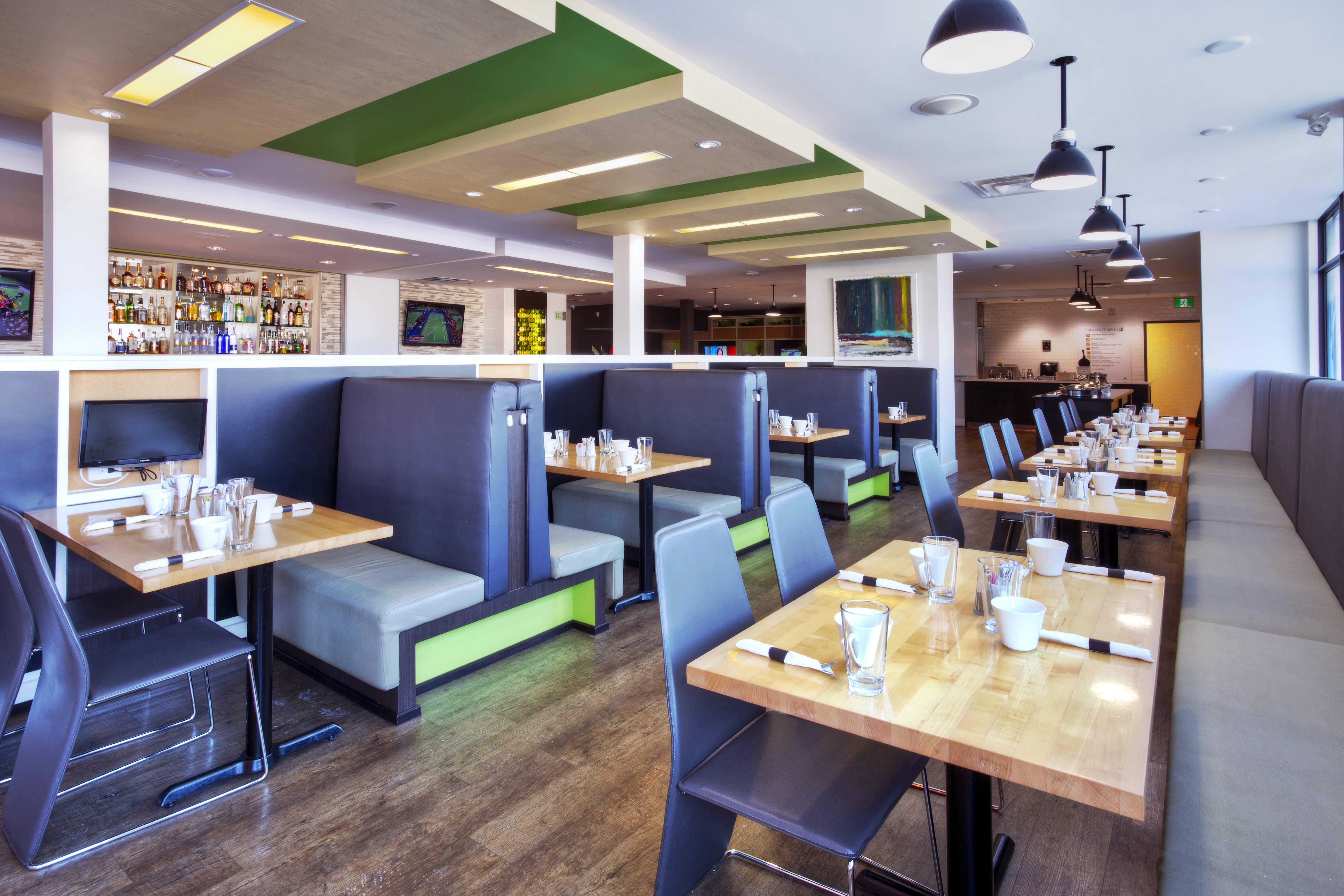 Holiday Inn Express Winnipeg Airport - Polo Park By Ihg Экстерьер фото