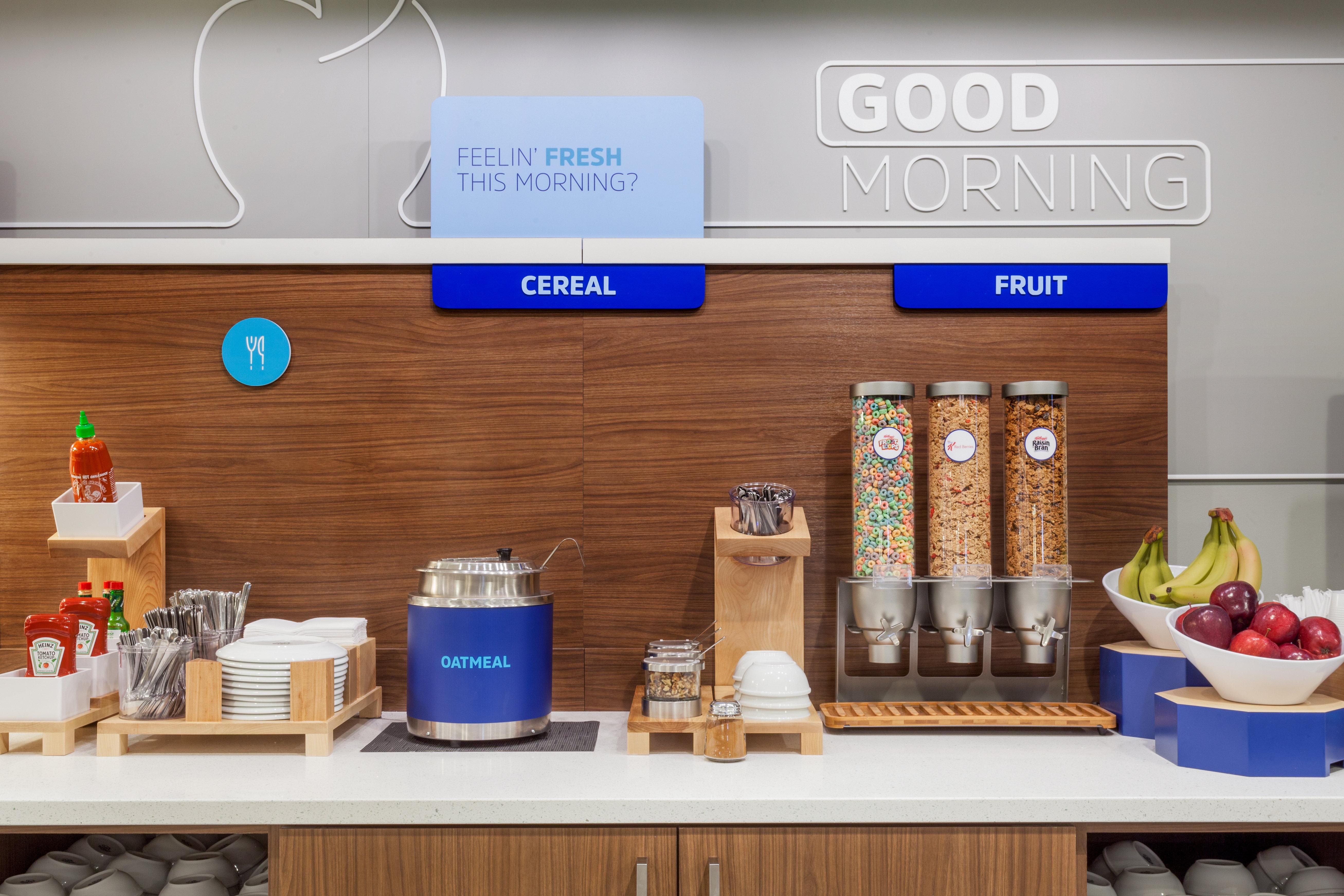 Holiday Inn Express Winnipeg Airport - Polo Park By Ihg Экстерьер фото