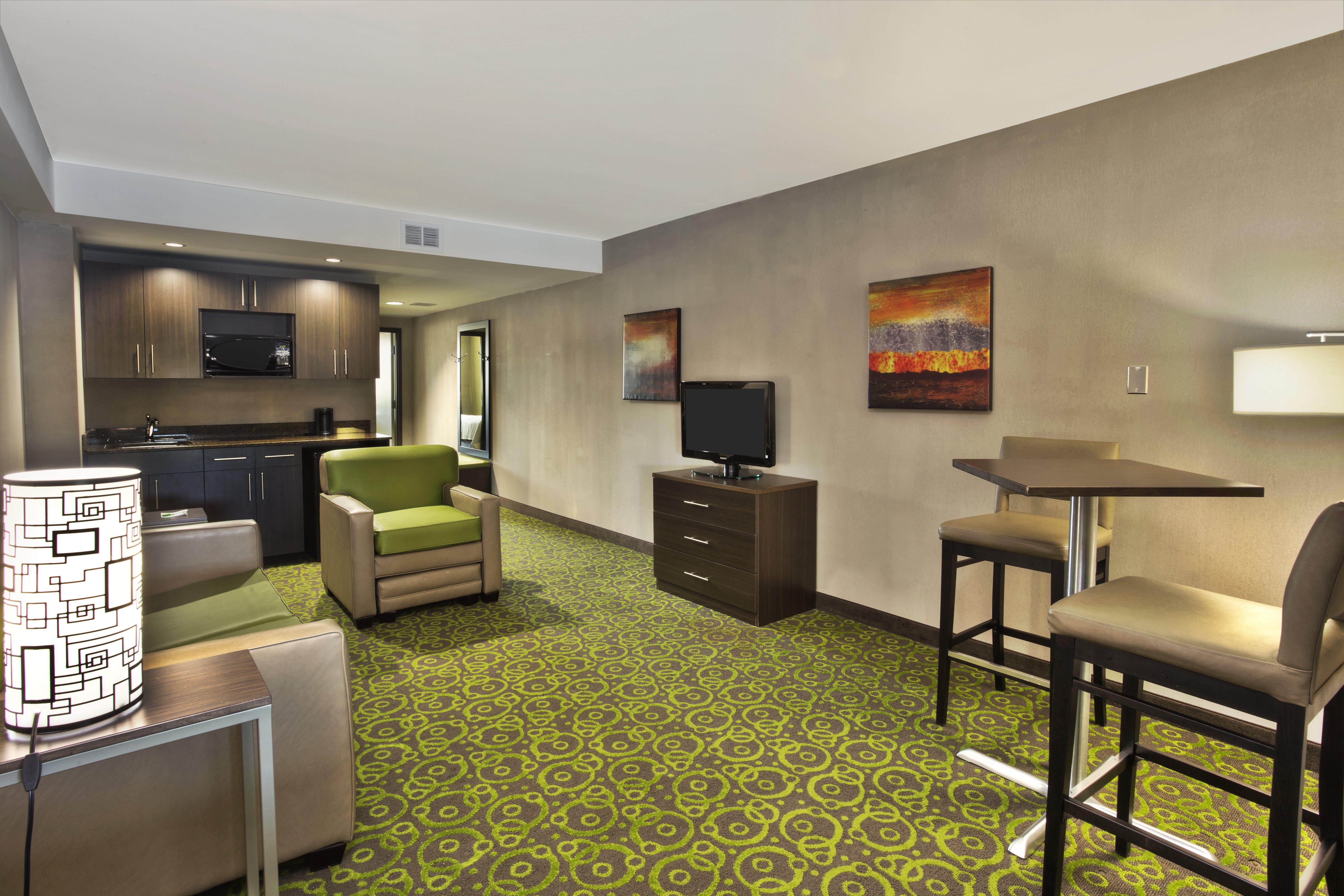 Holiday Inn Express Winnipeg Airport - Polo Park By Ihg Экстерьер фото