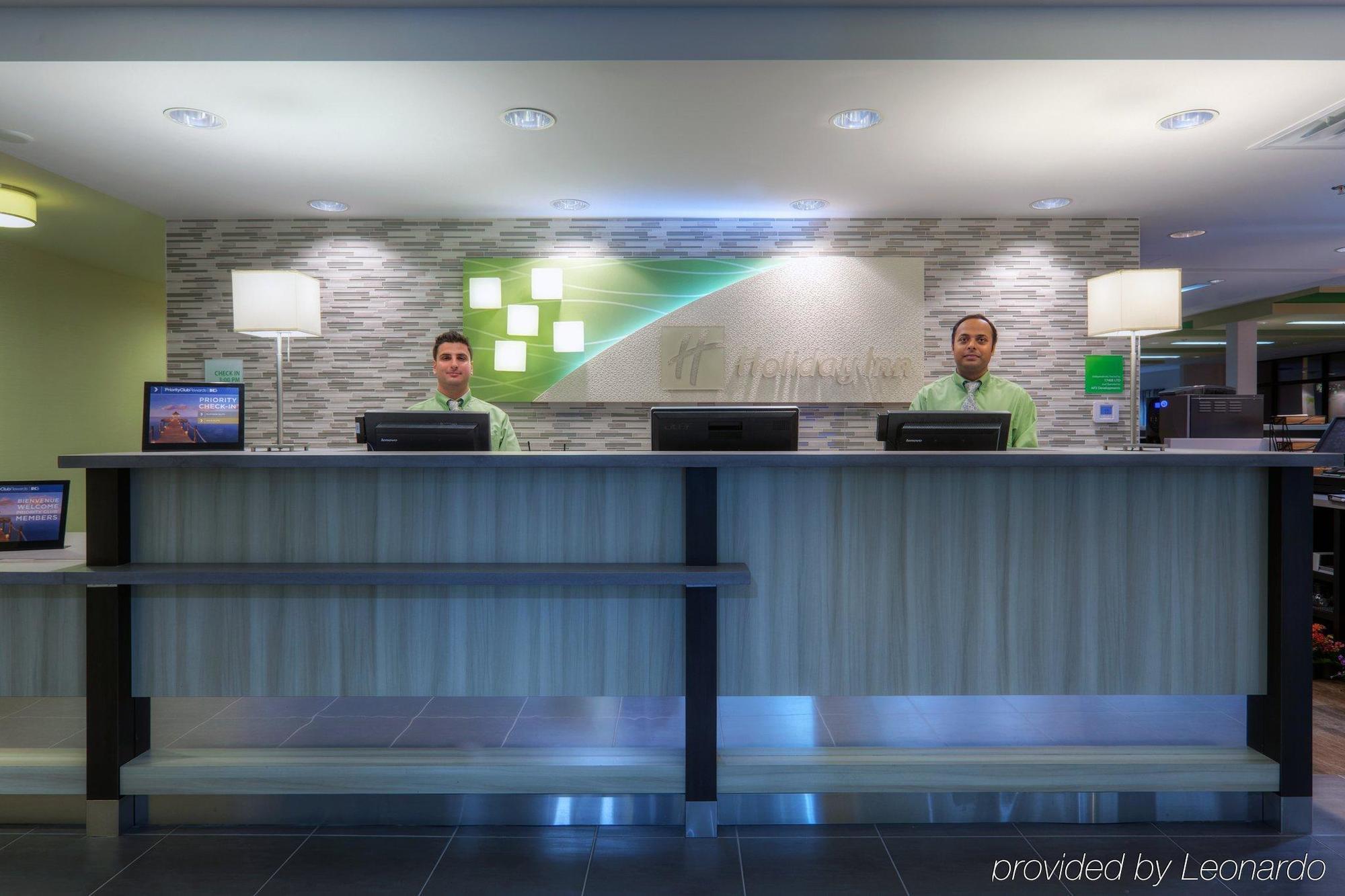 Holiday Inn Express Winnipeg Airport - Polo Park By Ihg Экстерьер фото