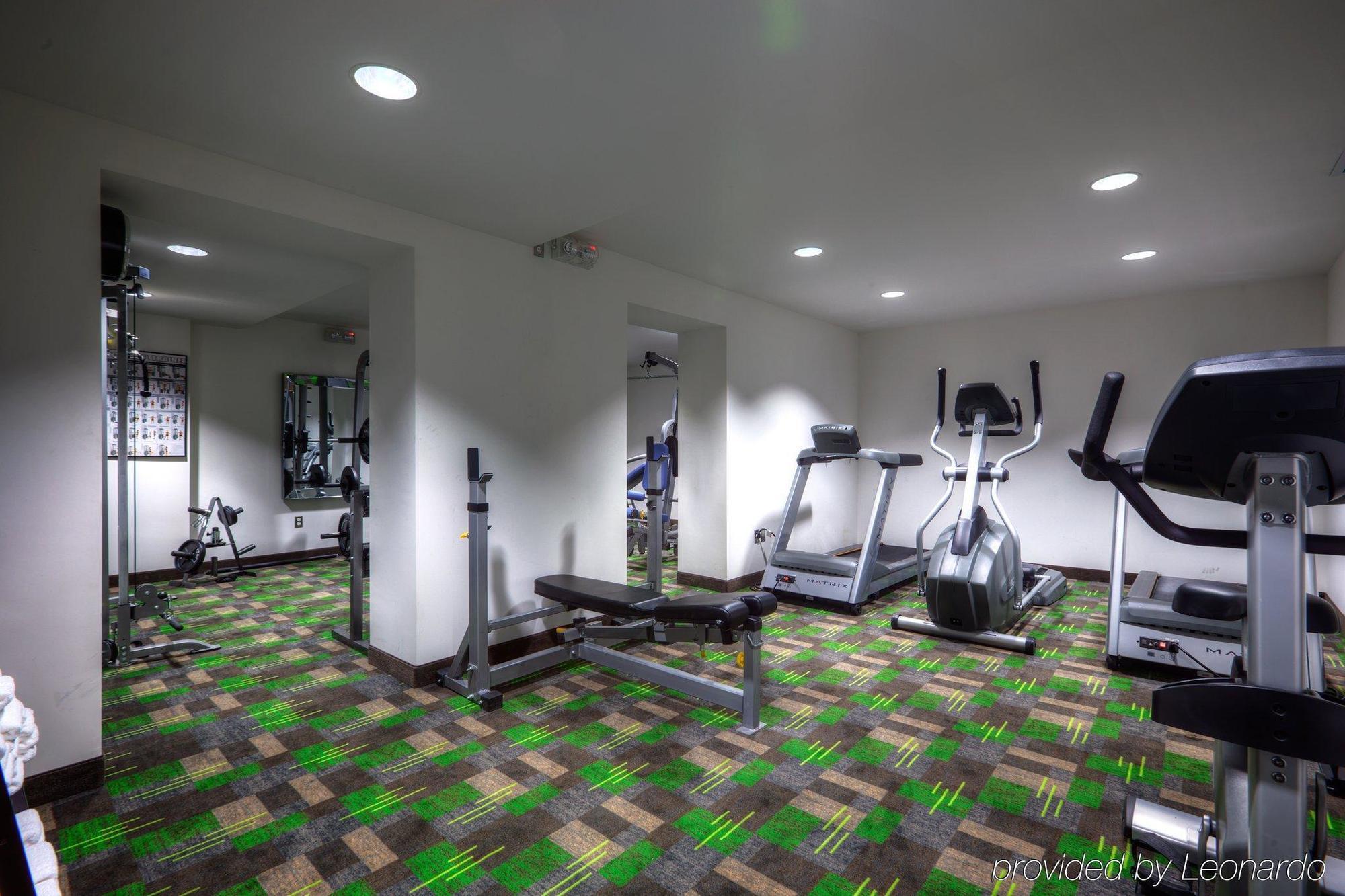 Holiday Inn Express Winnipeg Airport - Polo Park By Ihg Экстерьер фото