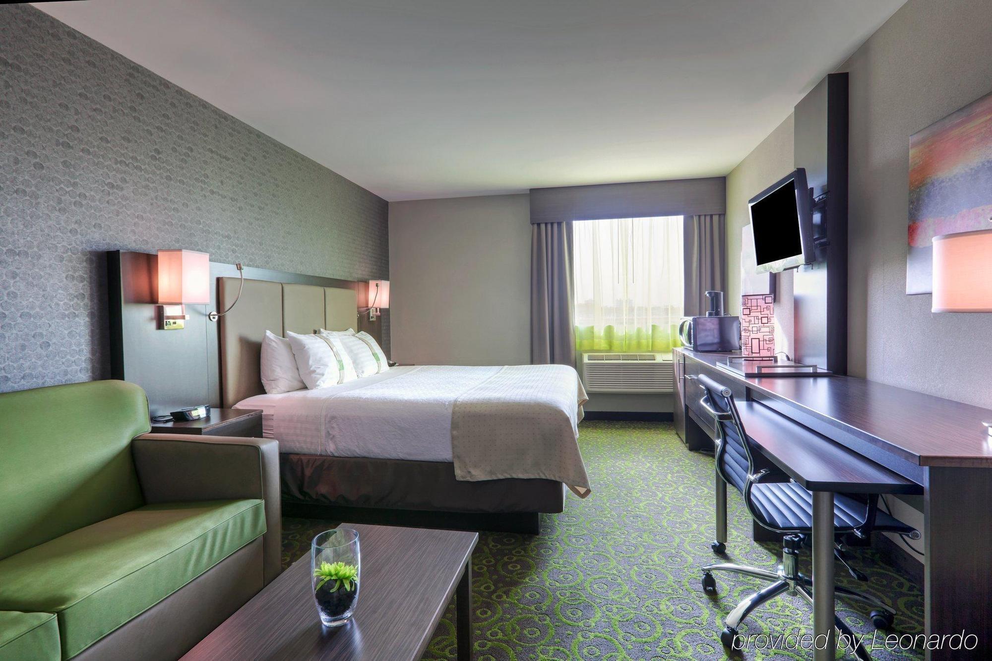 Holiday Inn Express Winnipeg Airport - Polo Park By Ihg Экстерьер фото