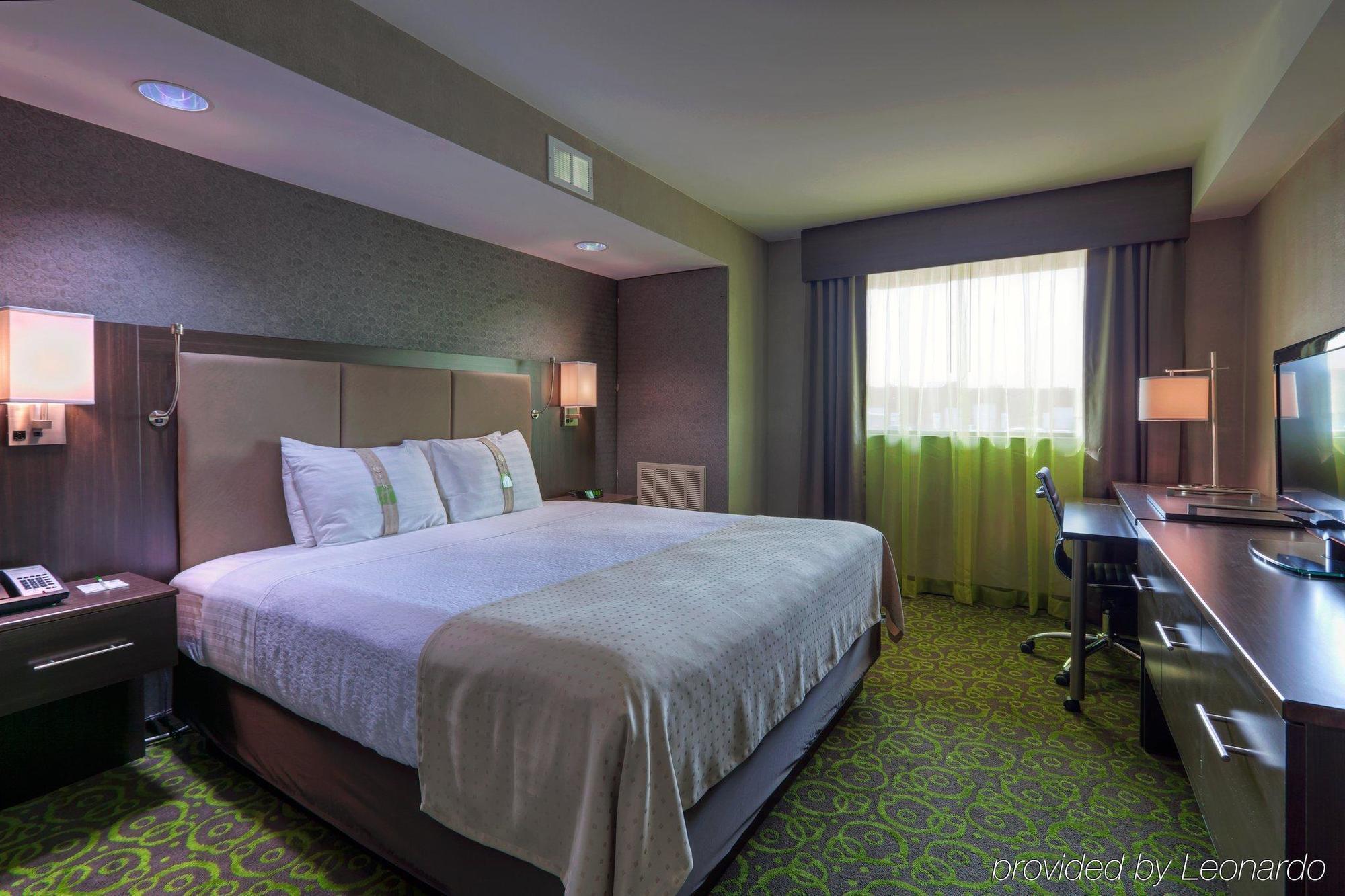Holiday Inn Express Winnipeg Airport - Polo Park By Ihg Экстерьер фото