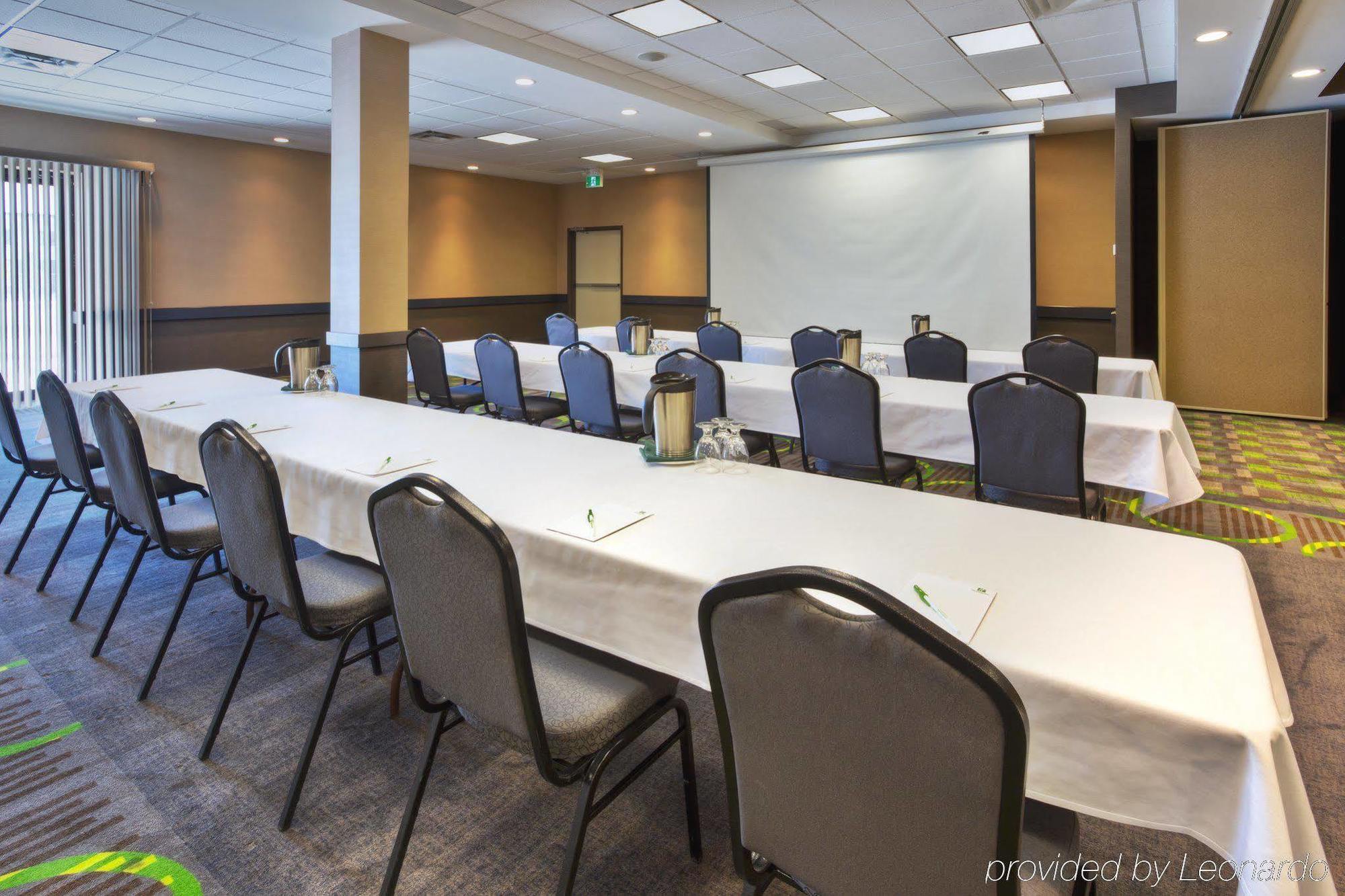 Holiday Inn Express Winnipeg Airport - Polo Park By Ihg Экстерьер фото
