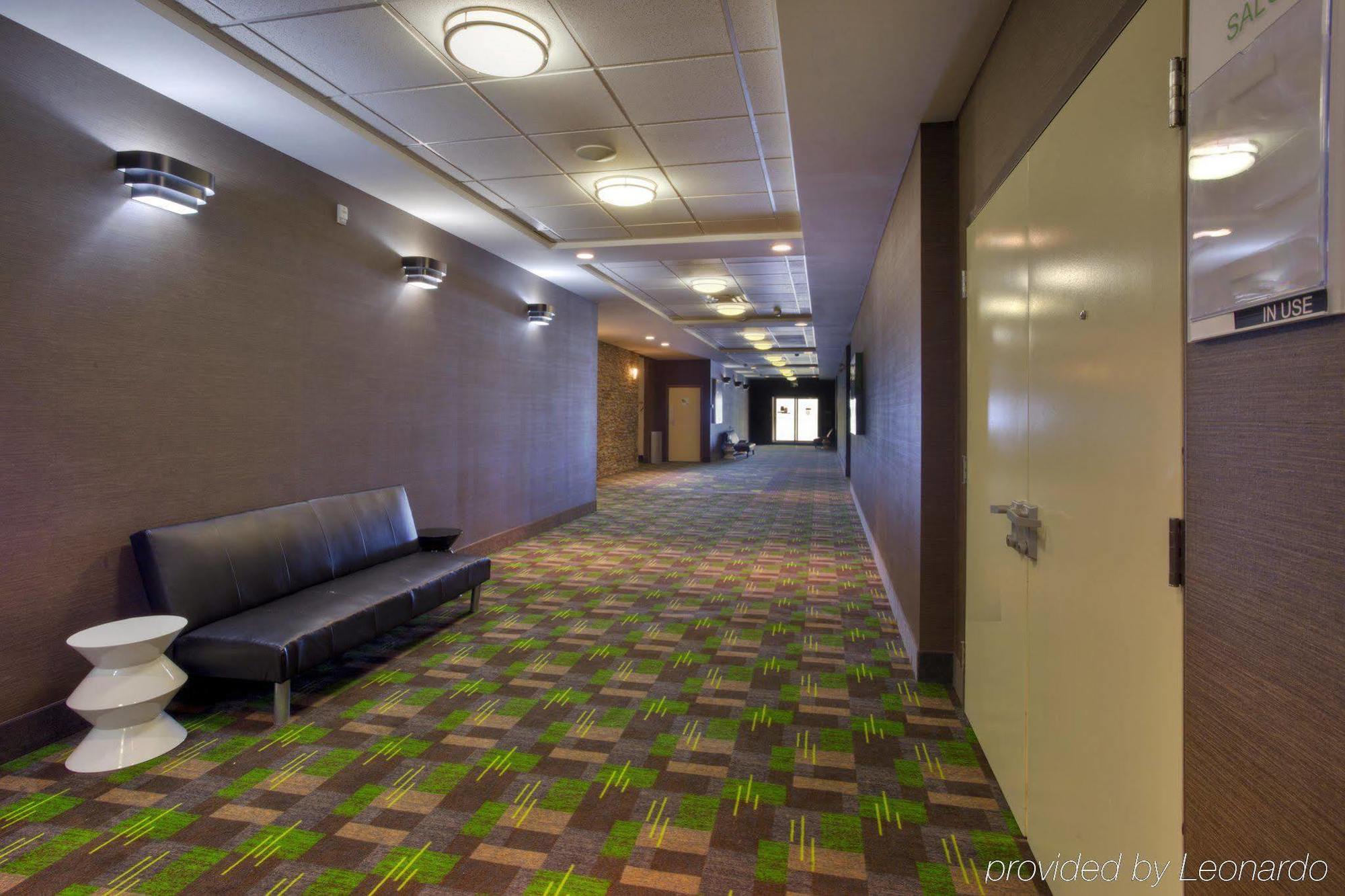 Holiday Inn Express Winnipeg Airport - Polo Park By Ihg Экстерьер фото