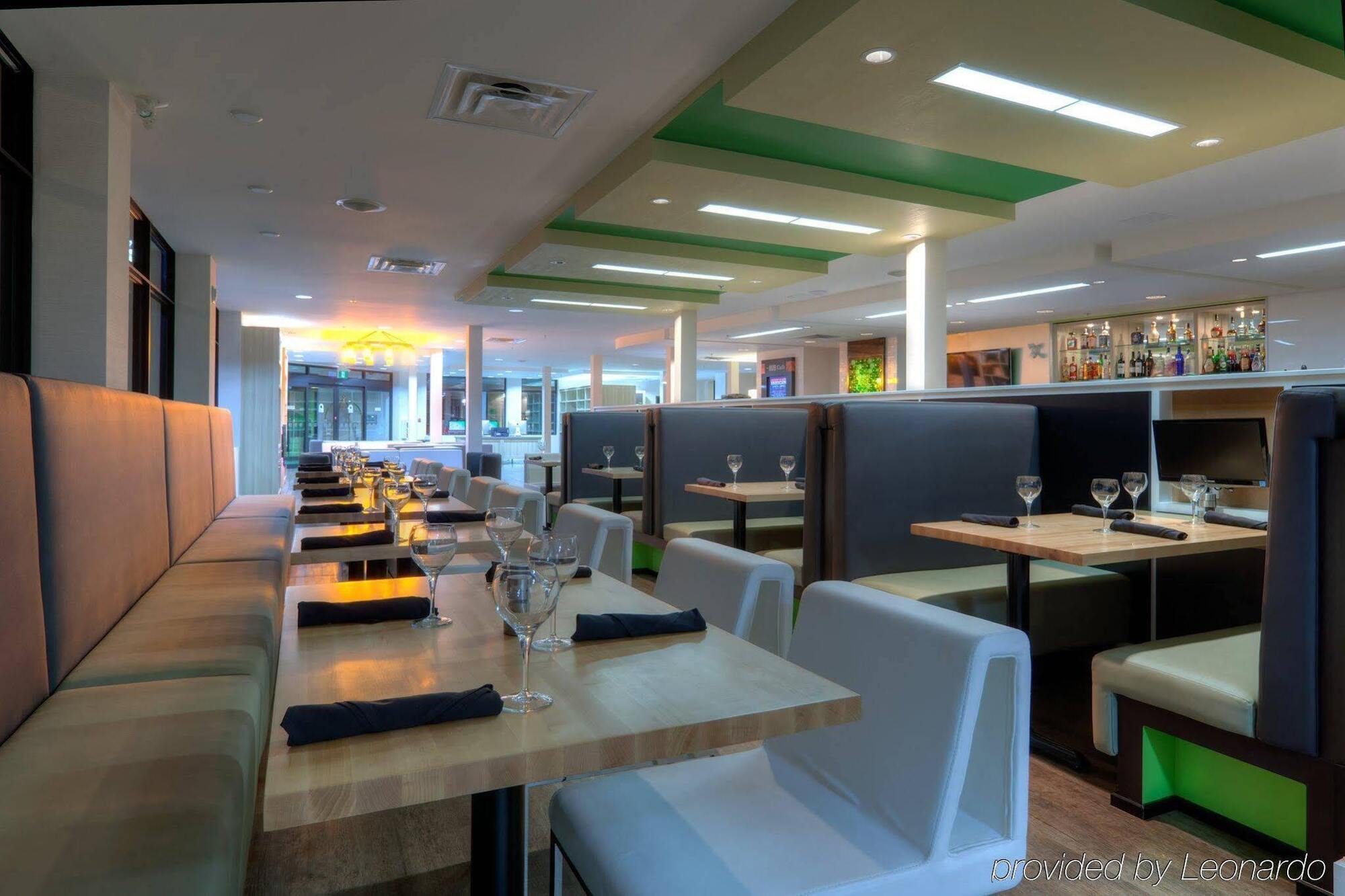 Holiday Inn Express Winnipeg Airport - Polo Park By Ihg Экстерьер фото
