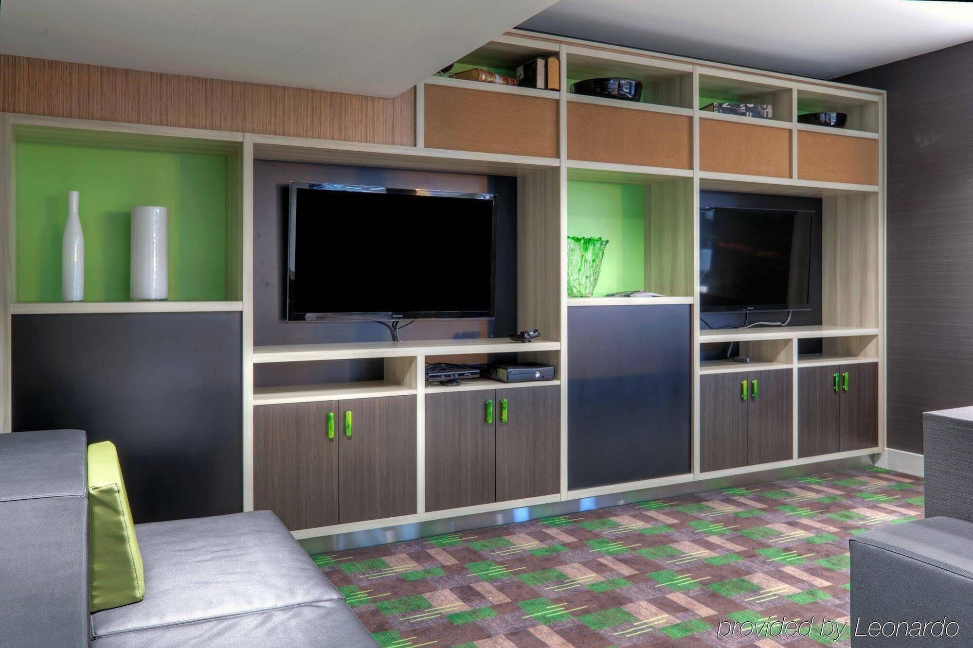 Holiday Inn Express Winnipeg Airport - Polo Park By Ihg Экстерьер фото