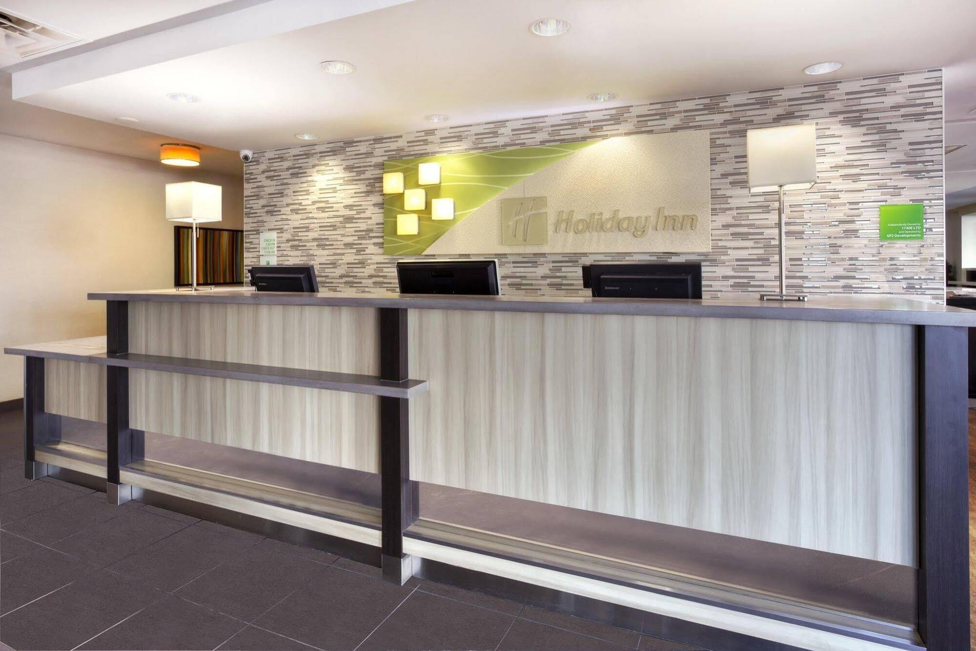 Holiday Inn Express Winnipeg Airport - Polo Park By Ihg Экстерьер фото